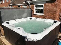 Evolution S1 HotTub Spa 7 Seater Led Colour changing Lights & Bluetooth Speakers