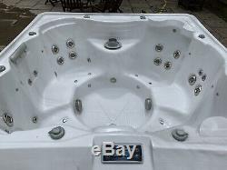HOT TUB Fully Tested Ready to Use 6 Person Colour Changing LED Lights